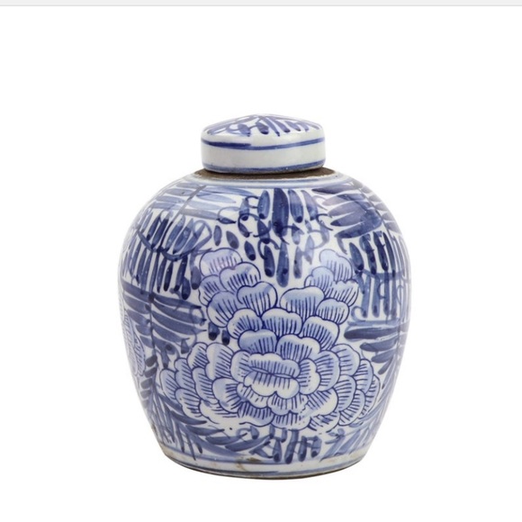 💙🤍 Blue & White Blooming Flower Ginger Jar 💙🤍 - Picture 1 of 1